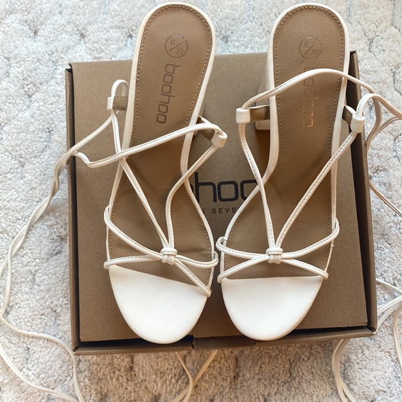 Lace up white Chunky platform heels - Picture 4 of 5